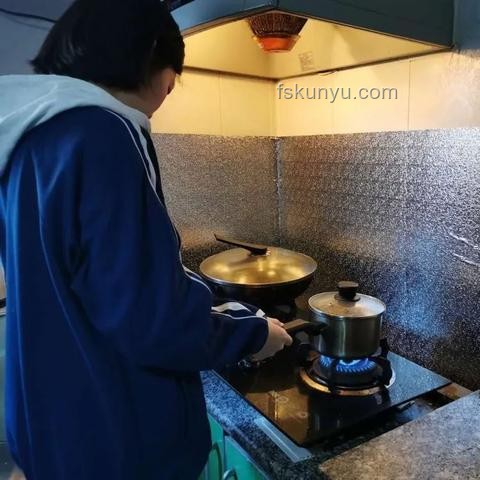 高考后自立女生形象引领新风尚，未来趋势展望